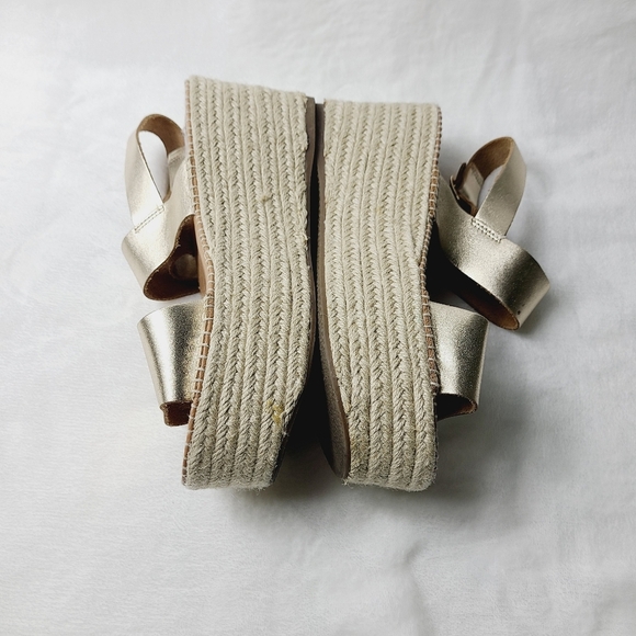 STEVE MADDEN gold wedge sandals - Picture 3 of 10